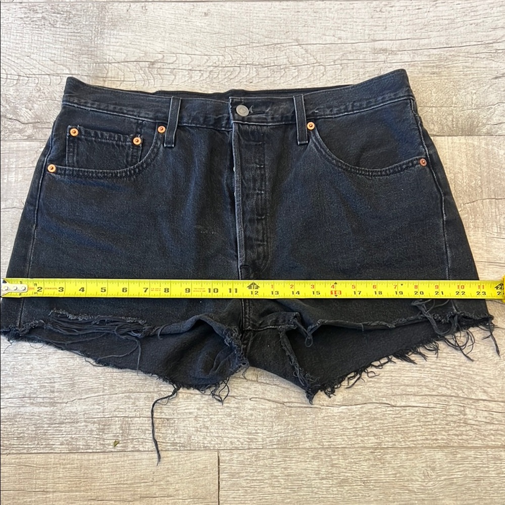 Levi's 501 Black Jean Shorts High-Waisted Frayed Hem Size 32 - Picture 8 of 12